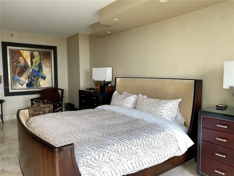 One Island Place #1902 image #29