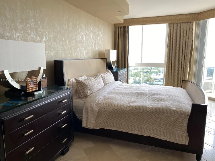 One Island Place #1902 image #32