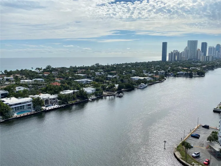 One Island Place #1902 image #37