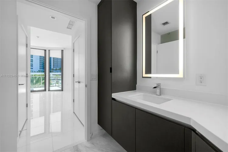 Paramount Miami Worldcenter #905 image #13