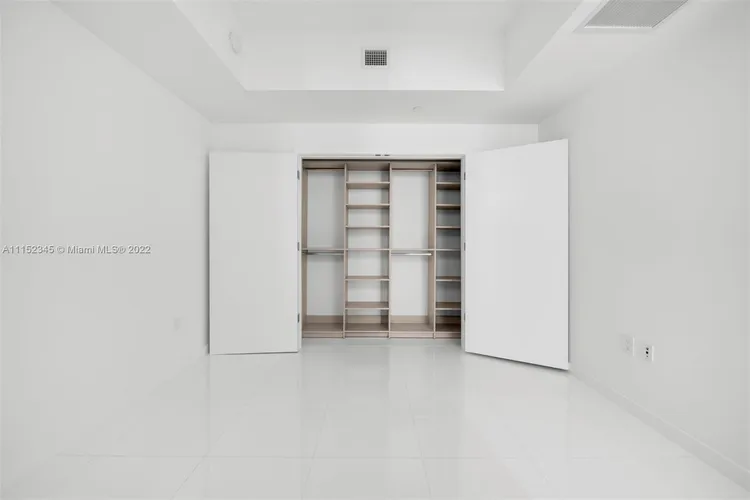 Paramount Miami Worldcenter #905 image #17