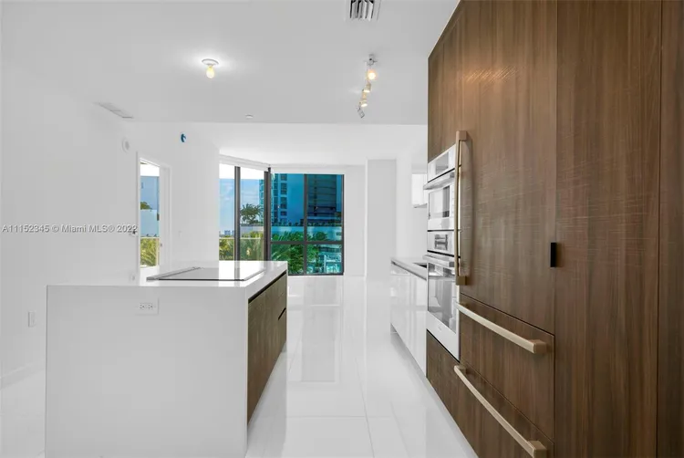 Paramount Miami Worldcenter #905 image #8