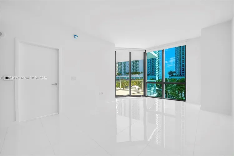 Paramount Miami Worldcenter #905 image #9