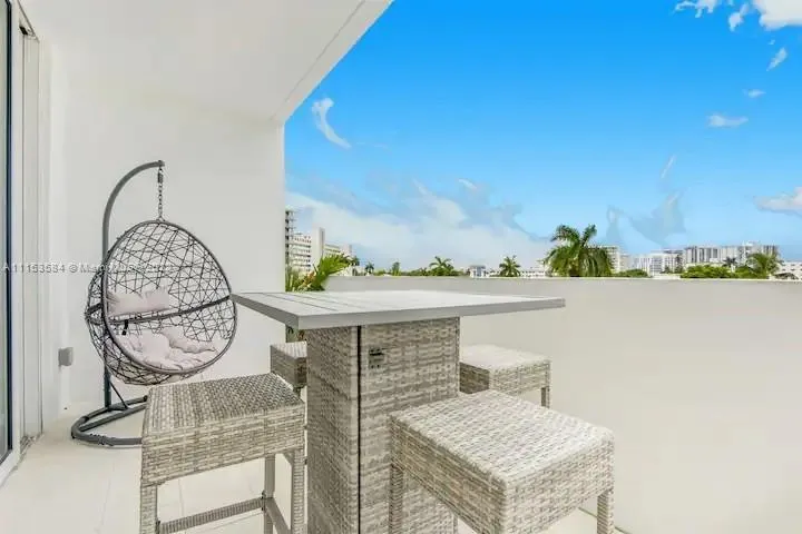 Tiffany House #410 image #11