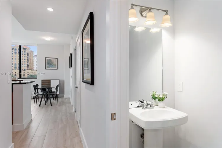 1300 Ponce #407 image #9