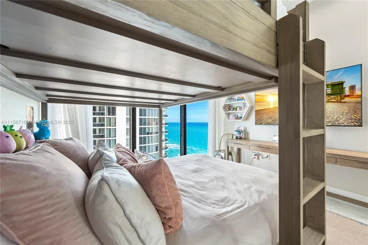 Muse #2401 image #26