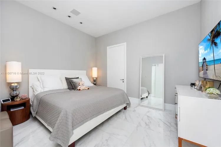 Muse #2401 image #32