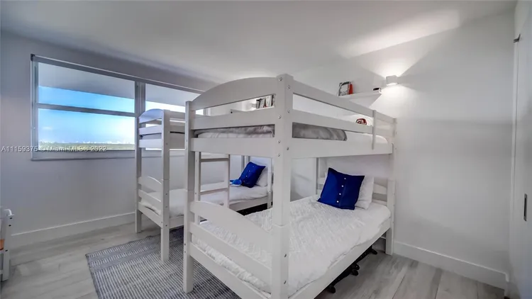 Commodore Club East #812 image #11