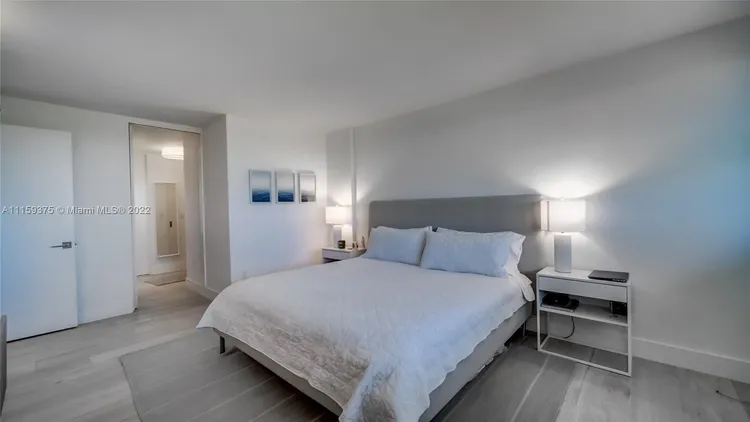 Commodore Club East #812 image #14