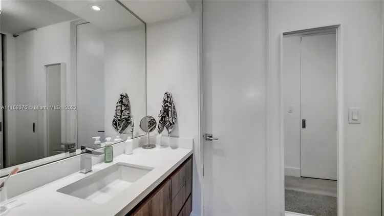 Commodore Club East #812 image #15