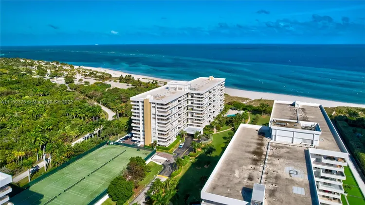 Commodore Club East #812 image #16