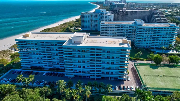 Commodore Club East #812 image #17