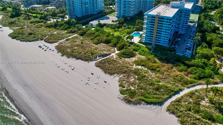 Commodore Club East #812 image #18