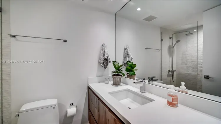 Commodore Club East #812 image #6