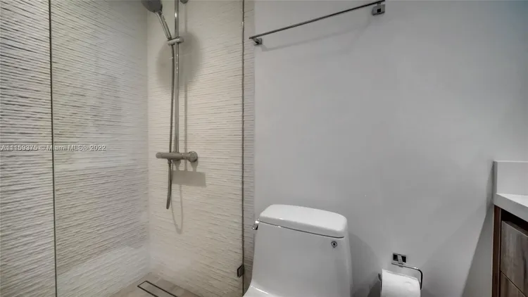 Commodore Club East #812 image #7