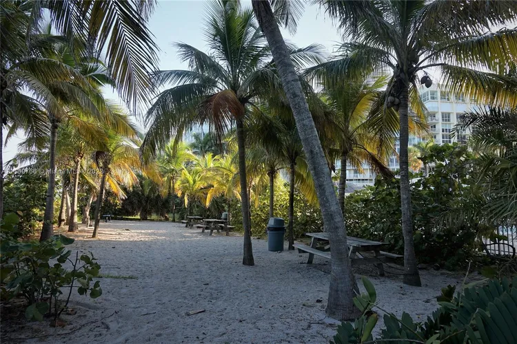 Casa del Mar #25G image #39