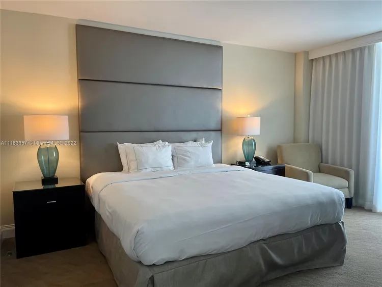 Gallery One DoubleTree #821 image #6