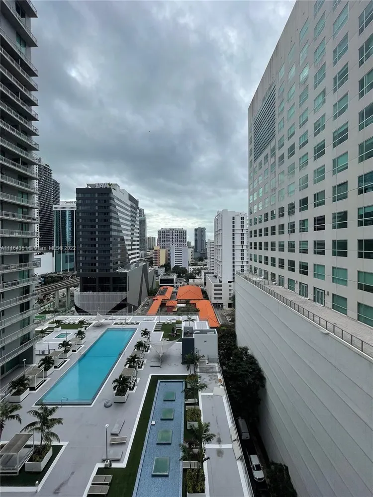 Neo Vertika #1721 image #10