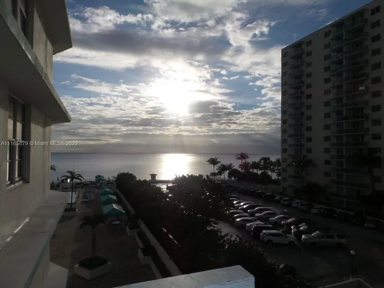 Sea Air Towers #518 image #6