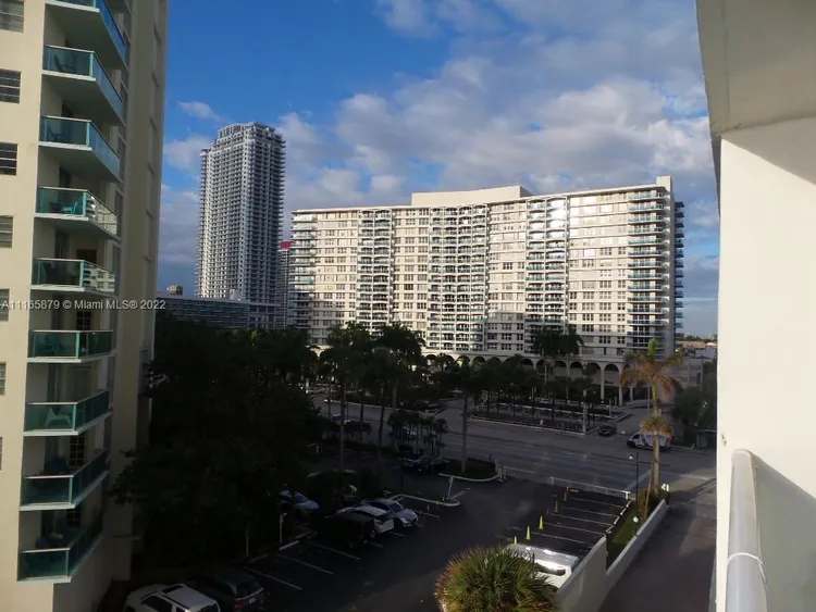 Sea Air Towers #518 image #7