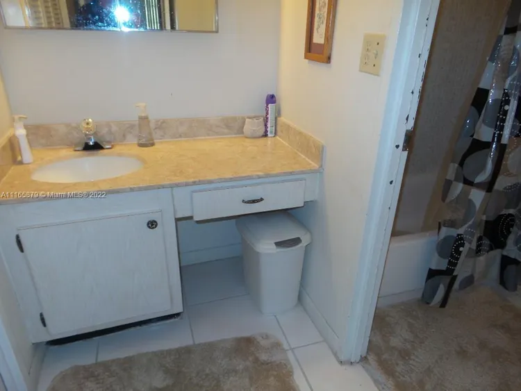 Sea Air Towers #518 image #9