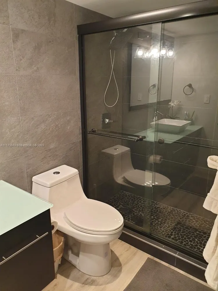 The Venetia #17K image #10