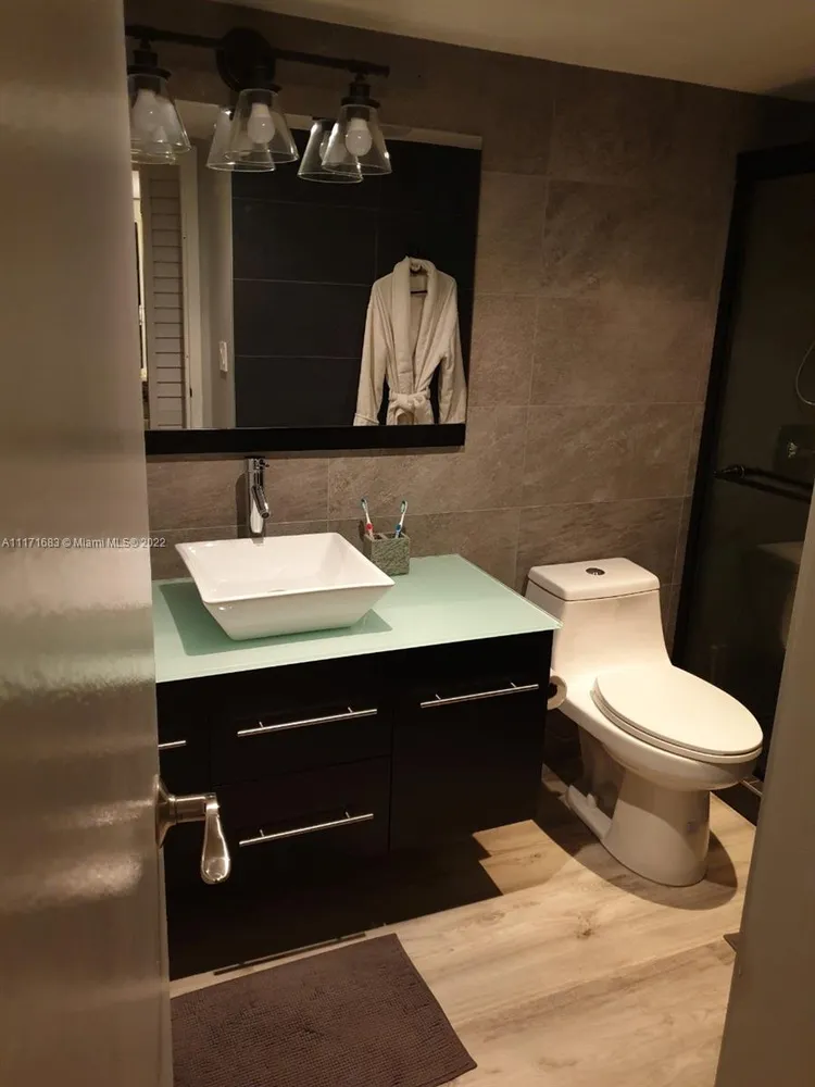 The Venetia #17K image #9