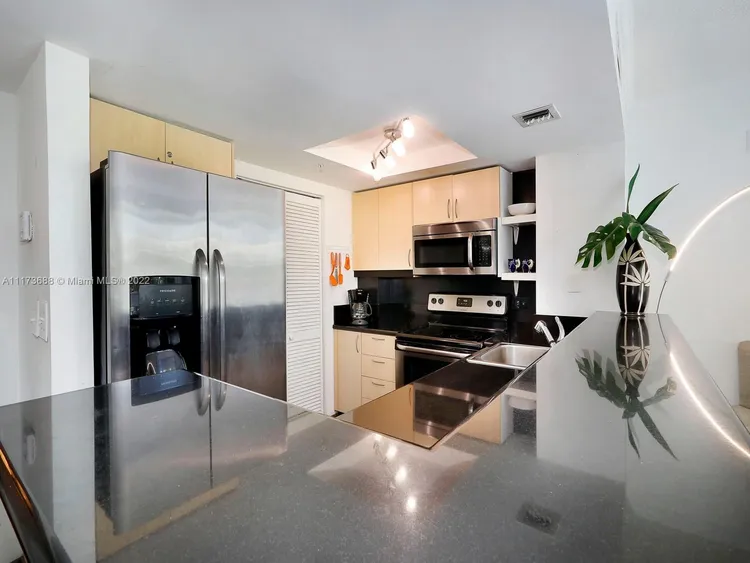 The Mutiny #408 image #9