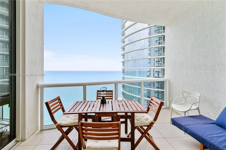 Trump Tower 3 #2106 image #10