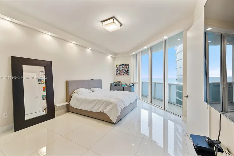 Trump Tower 3 #2106 image #11