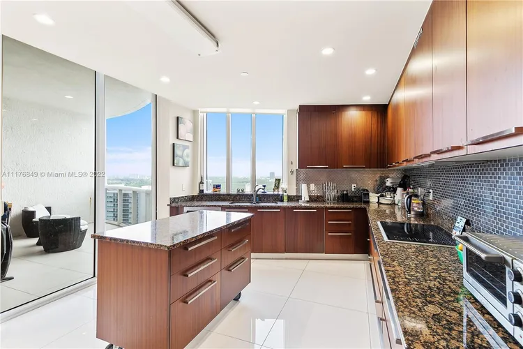 Trump Tower 3 #2106 image #15