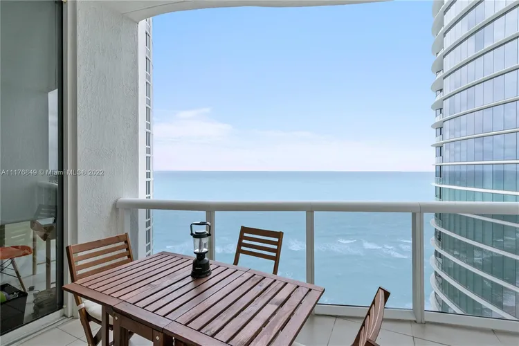 Trump Tower 3 #2106 image #18