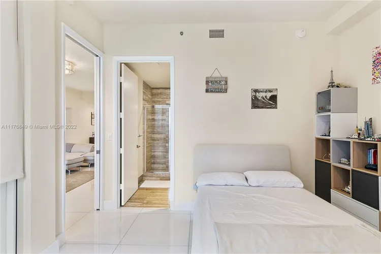 Trump Tower 3 #2106 image #23