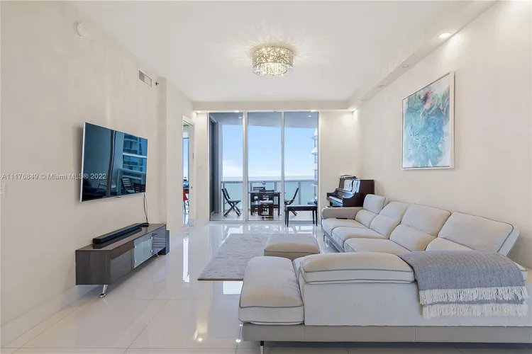 Trump Tower 3 #2106 image #6