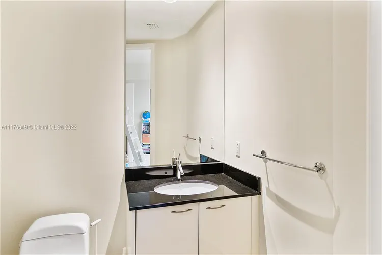 Trump Tower 3 #2106 image #9