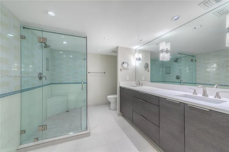 Prince George Condo #8J image #10