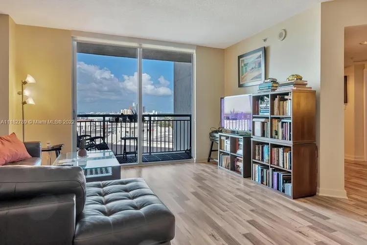 Metropolis at Dadeland #905 image #9