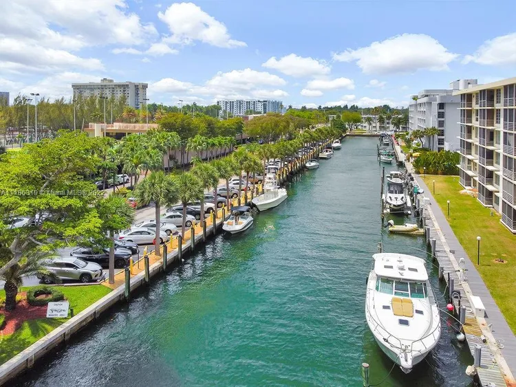 Cricket Club Miami #2208 image #18