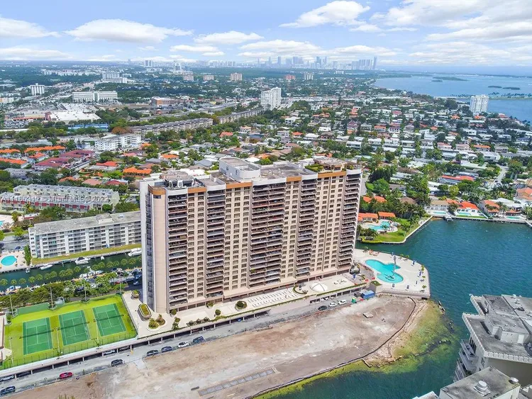 Cricket Club Miami #2208 image #6