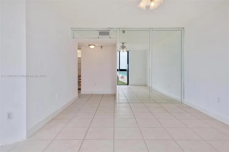 Tropicana #704 image #15