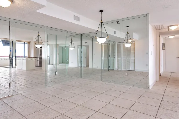 Tropicana #704 image #8