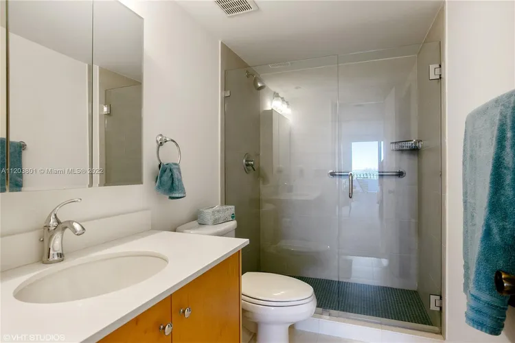 Commodore Club East #702 image #6