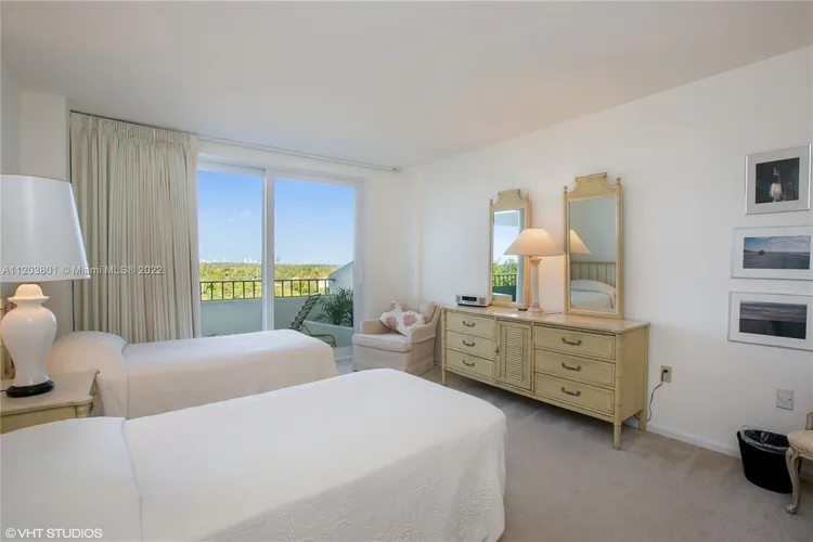 Commodore Club East #702 image #7