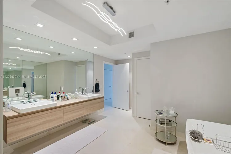 Marina Palms Yacht Club and Residences South Tower #2110 image #16