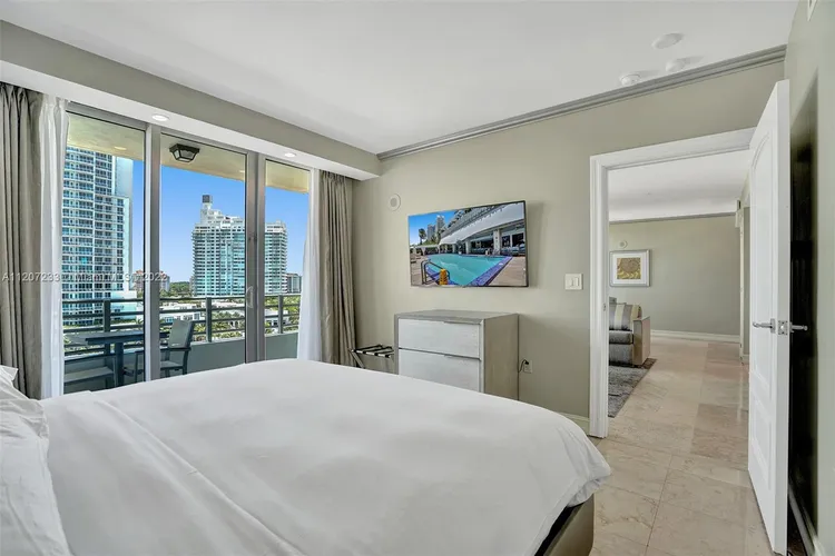 Bentley Beach Hilton #906 image #9