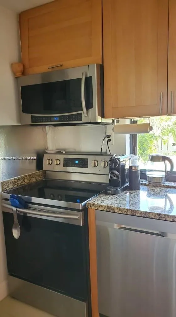 Plaza of the Americas #304 image #10