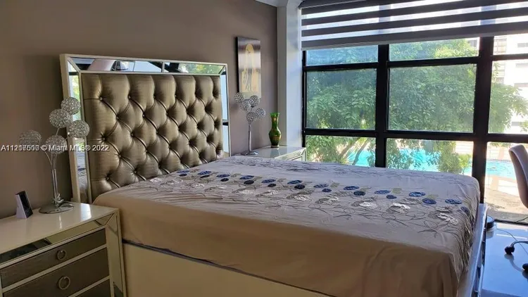 Plaza of the Americas #304 image #14