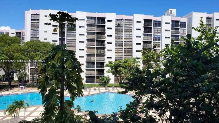 Plaza of the Americas #304 image #19