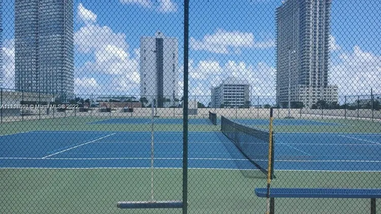 Plaza of the Americas #304 image #22