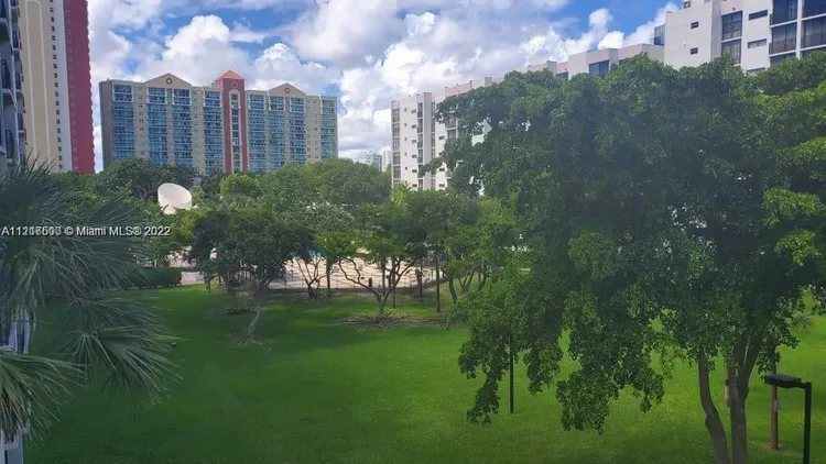 Plaza of the Americas #304 image #23